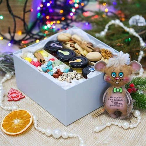 Подарочная коробка с медом и орехами
